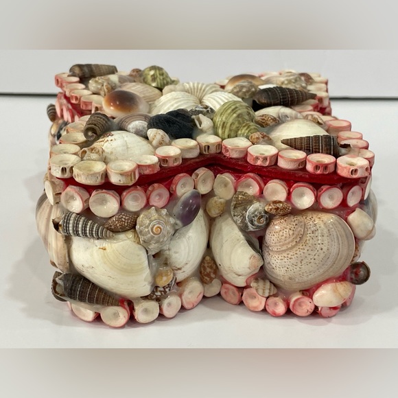 Vintage Seashell Trinket Butterfly Jewelry Box with Red Felt Interior - Picture 2 of 11